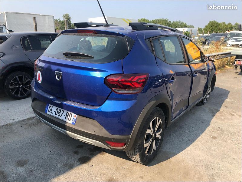 Dacia Sandero 1.0i 90 cv accidentée avec procédure VEI à vendre complète (image 4)