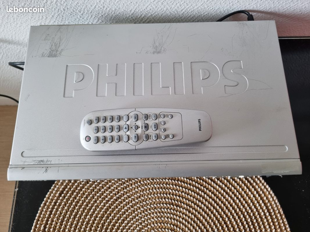 Magnétoscope VHS Philips VR550 argenté avec télécommande (image 3)