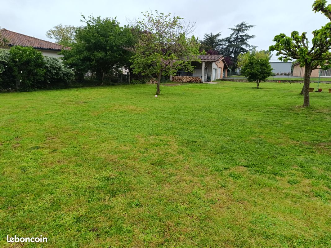 Terrain constructible · à Saint-Sulpice-la-Pointe · 99 000 €