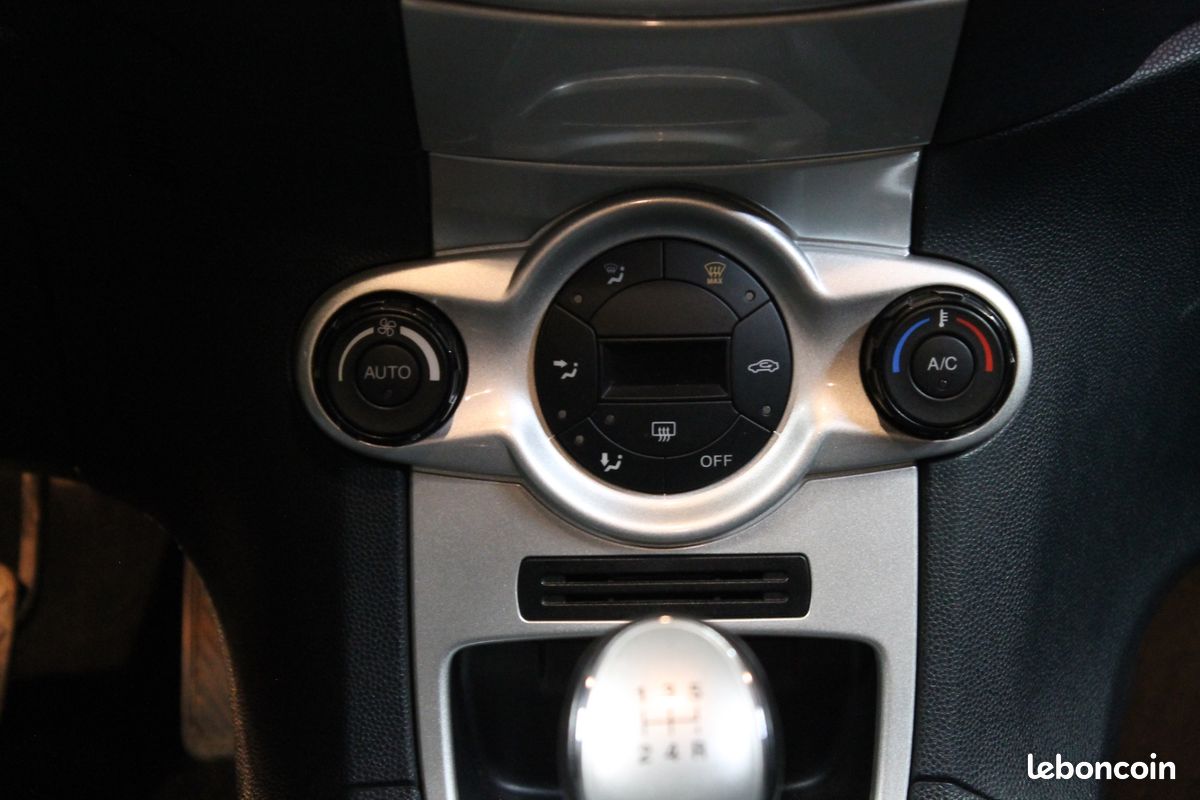 FORD FIESTA 1.6 TIVCT 120 TITANIUm (image 17)