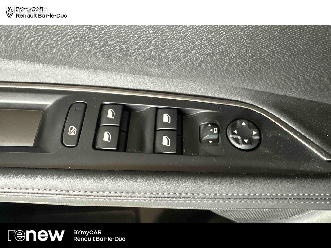 PEUGEOT 5008 PureTech 130ch S&S EAT8 Allure (image 21)