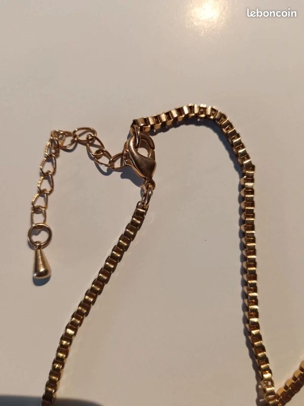 Collier long fantaisie doré (image 3)