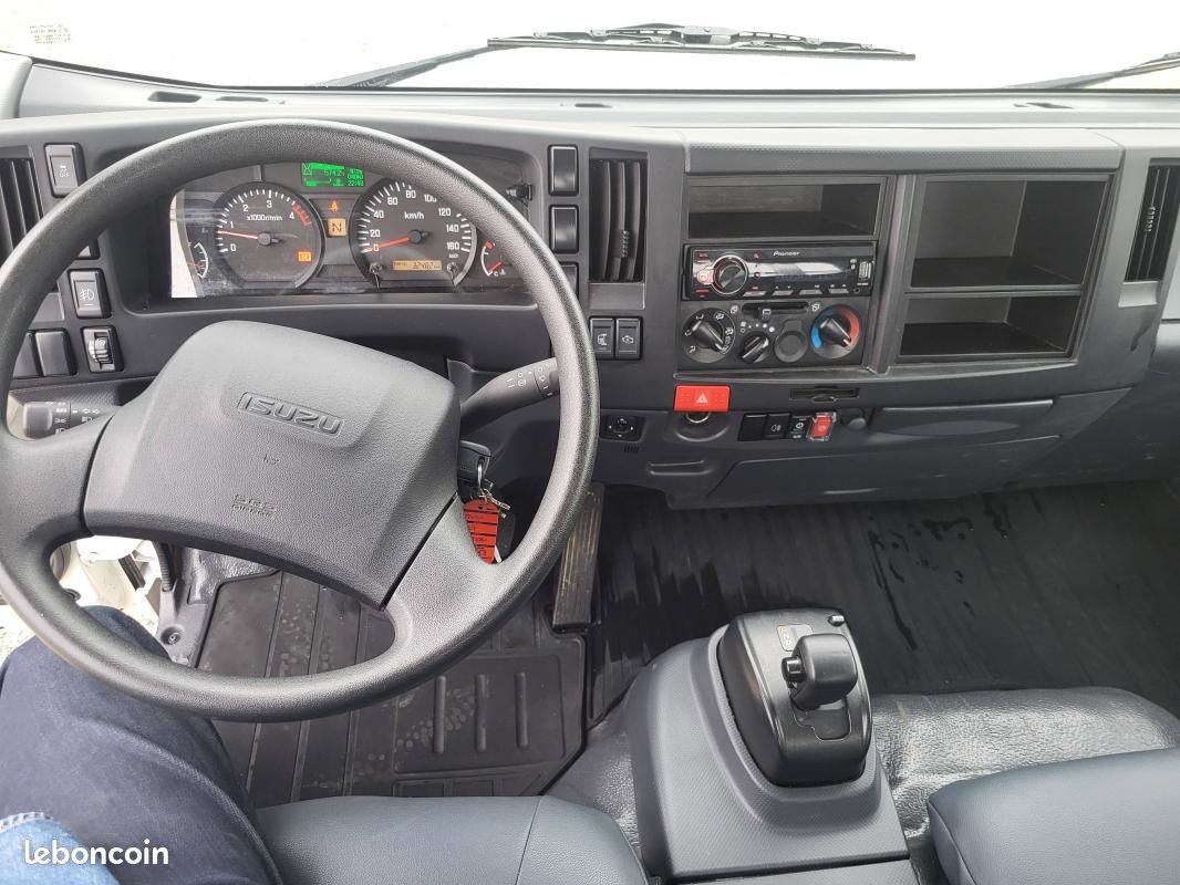 Isuzu M27 PLATEAU FACADIER 3.0 L 150 BOITE.ROBOTIQUE (image 7)