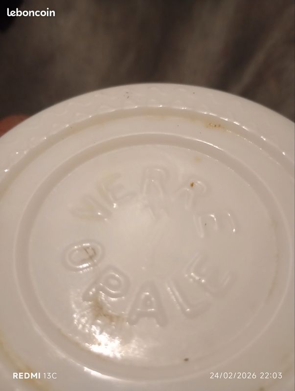 Vase en verre opaline blanc – Décor floral raffiné (image 4)
