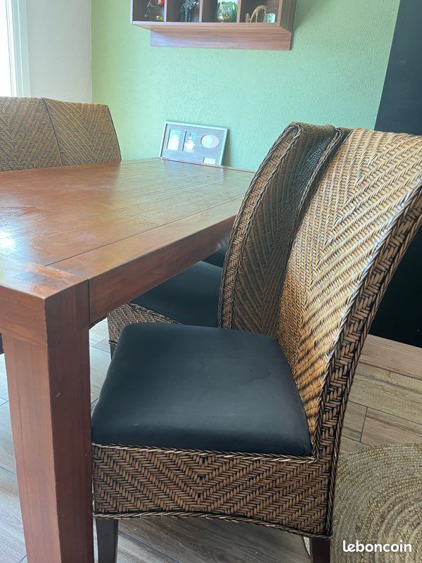 Table en bois avec 6 chaises (image 4)