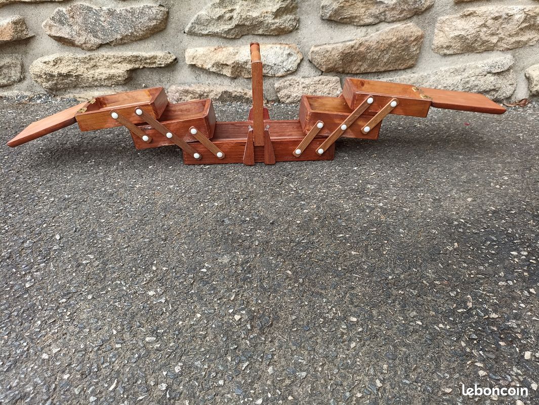 Une petite travailleuse en bois massif (image 3)