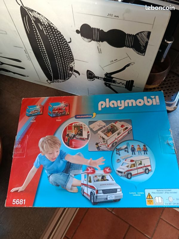 Ambulance Playmobil (image 3)