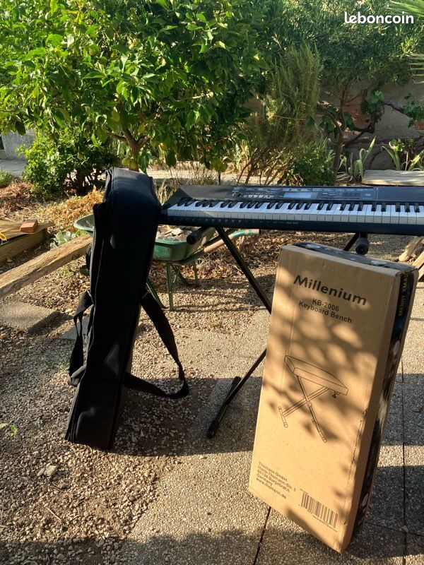 Clavier Casio CTK3500 + support, siège et house (image 1)