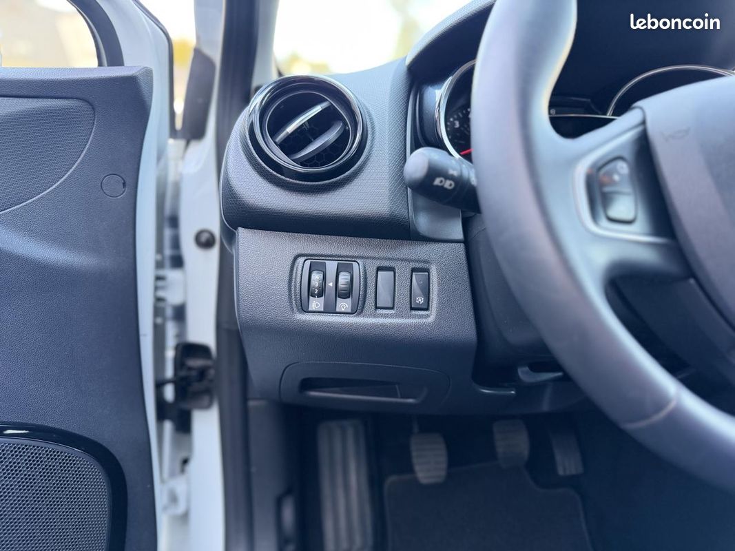 RENAULT CLIO 1.5 Energy dCi - 90 E6C IV BERLINE Limited PHASE 2 (image 20)