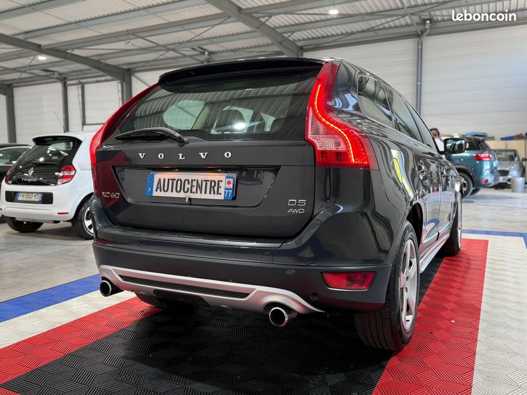 Volvo xc 60 r-design 2.4 d5 awd 215 ch geartronic 4x4 en boite automatique / distribution faite / garantie (image 2)