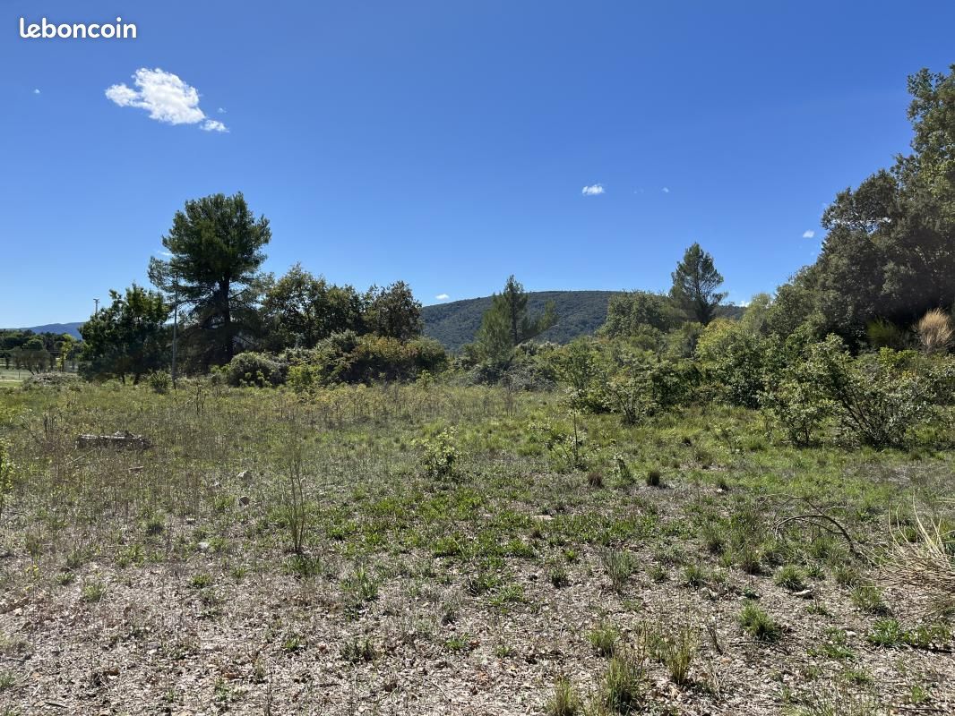 Terrain 1 000 m² La Roquebrussanne · 140 000 €