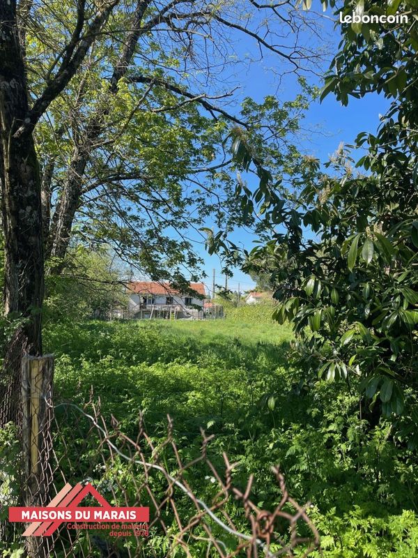 Terrain 1169 m² · à Parthenay · 25 000 €