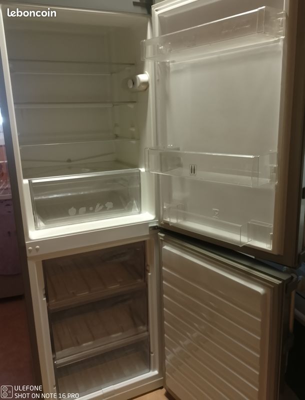 Réfrigérateur congélateur Whirlpool . (Juste le Frigo ne fait pas de froid) (image 2)