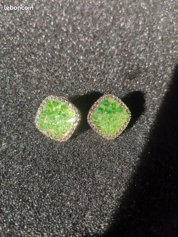 Boucles d'Oreille - Effet Druzy Vert - Entourage Strass (image 1)