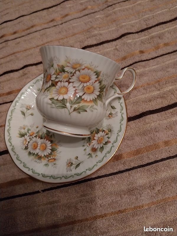Tasse et soucoupe Queen's October Rosina China Coltd pâquerettes England (image 1)