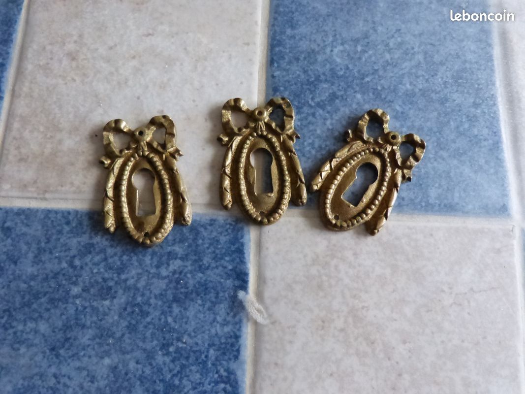 Trois entrées de serrures de porte en laiton 5 cm de hauteur (image 1)