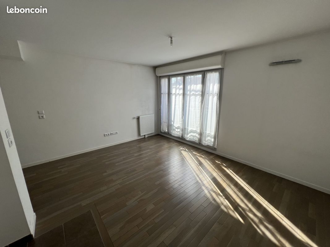 Appartement 1 pièce 27 m² · à Saint-Cyr-l'École · 27 m² · 703 €/mois