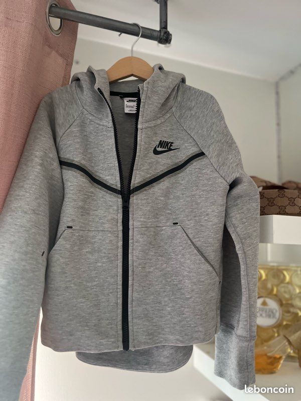 Nike tech gris taille S ado Vêtements