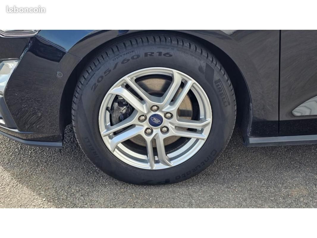 Ford Focus SW Connected 1.5 EcoBlue 120cv BVA inclus Camera de Recul + Attelage + Avertisseur ang... (image 17)