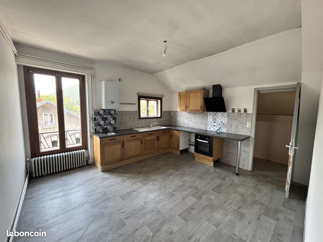 Appartement 4 pièces 100 m² · à Vizille · 100 m² · 800 €