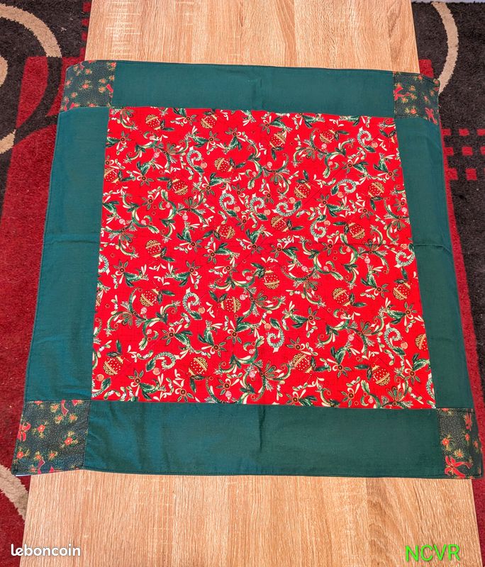 Nappe carrée pour table basse - déco de Noël, fait main, nappe de fête (image 1)