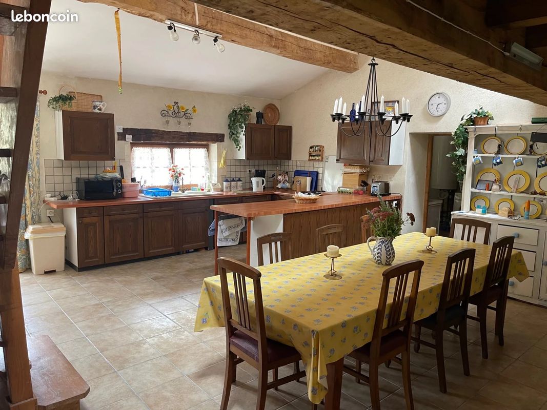 Maison 8 pièces 225 m² - Verdille 16140 (image principale 5)