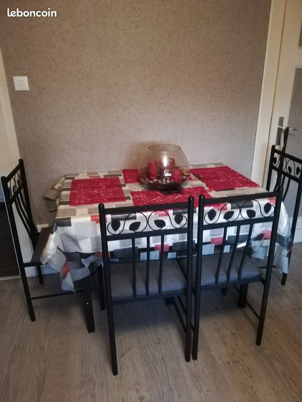 Table et ces 4 chaises .. (image 1)