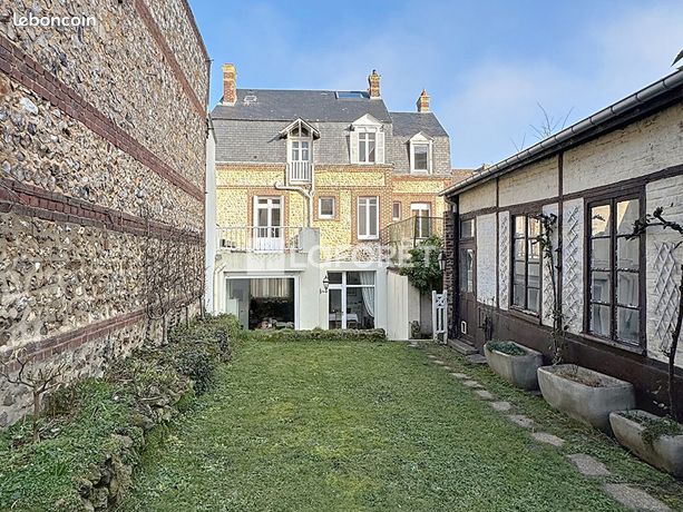Maison 8 pièces 227 m²