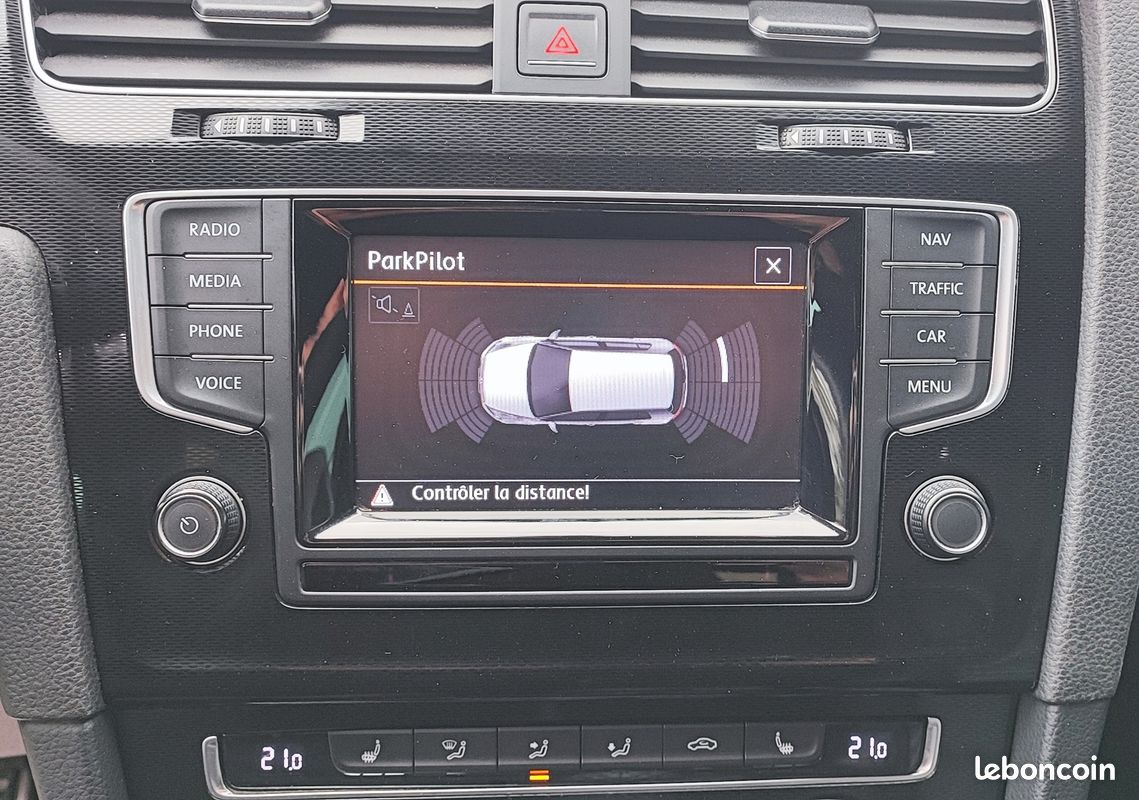 Volkswagen GOLF VII 2.0 TSI 230 CH GTI PERFORMANCE 5P*KEYLESS*FRONT ASSIST*ACC*PARK PILOT*DYNAUDIO (image 20)