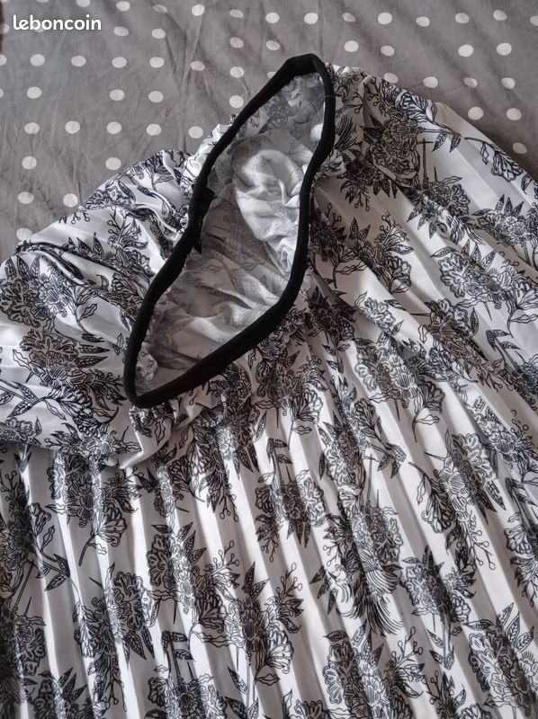 Jupe plissée satin T36 toute neuve (image 2)