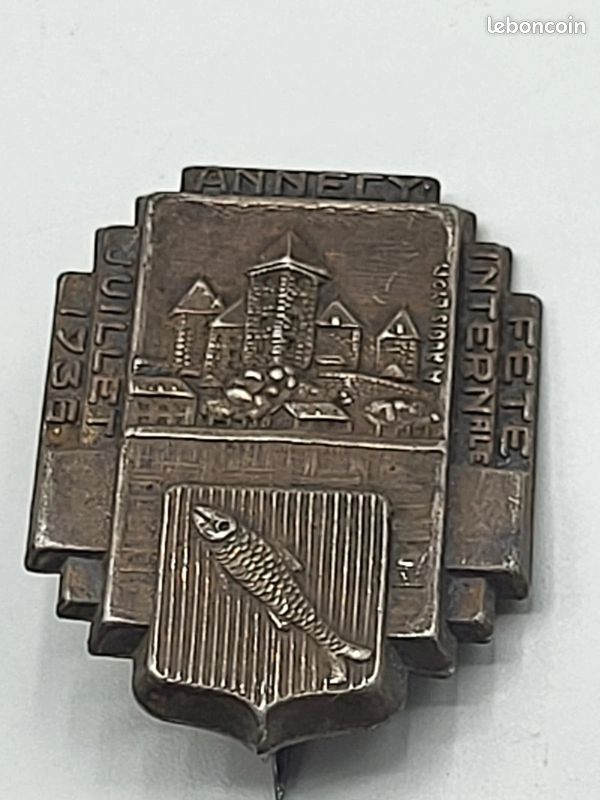 Ancien Insigne émail C.C.A – Club Chocolat Aiglon – France Antique – Rare