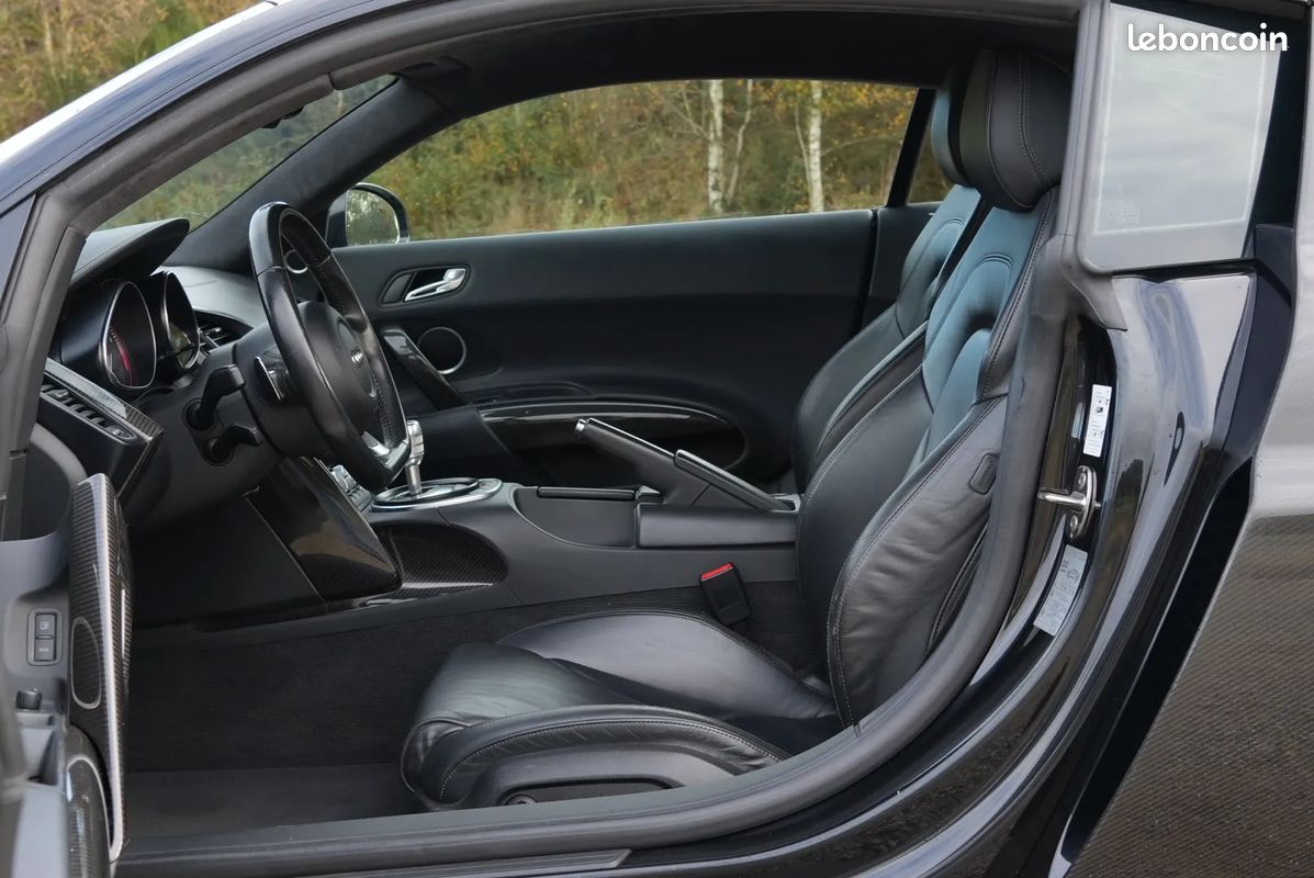 Audi R8 5.2 V10 FSI 525ch R tronic 6 - Suivi d'entretien / HiFi Bang&Olufsen / Caméra de recul / Pack Carbone / Maintien de charge (image 14)
