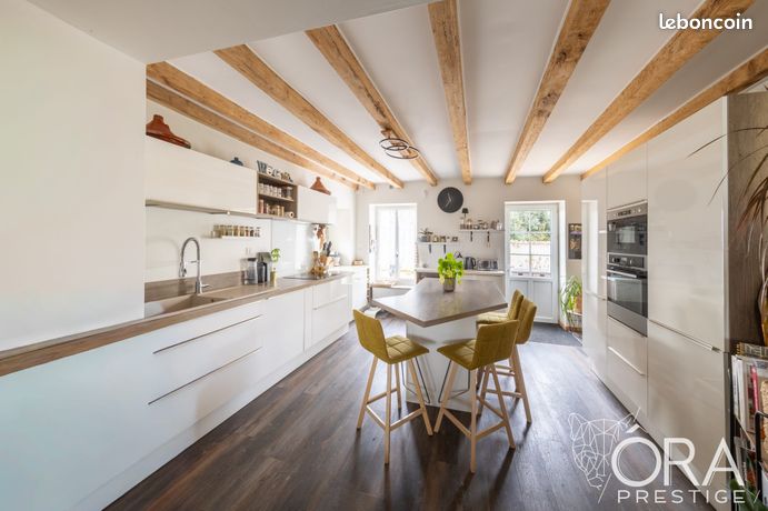 Propriété 10 pièces 214 m²