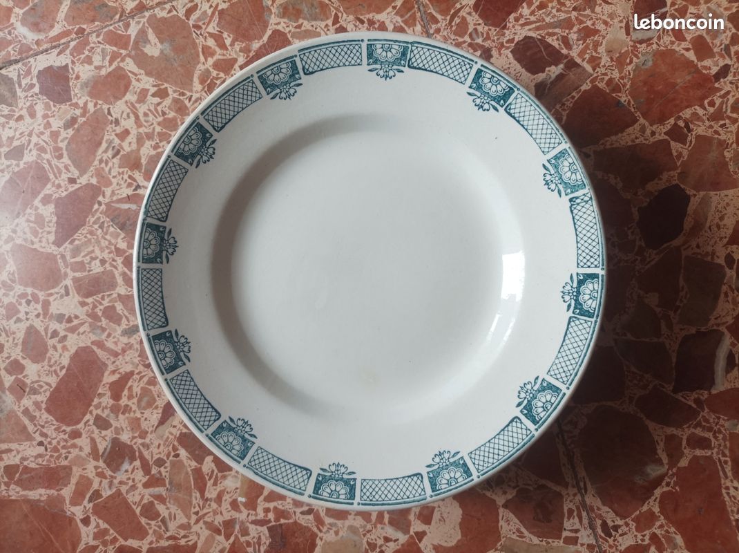 11 assiettes plates 5 creuses - Saint Amand de Comminges (image 1)