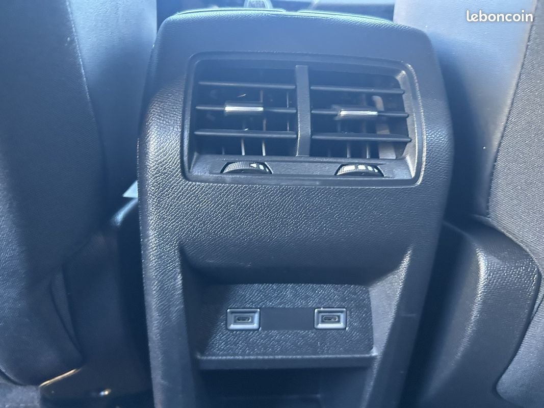 Peugeot 308 SW Allure BVM 6 130 CV 2024 {1ER Main - 15.600KM - CAMERA 360° - SIEGES AGR CONFORT } (image 20)