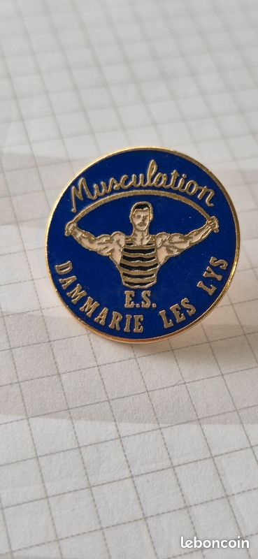Pin's Musculation DAMMARIE LES LYS (image 1)
