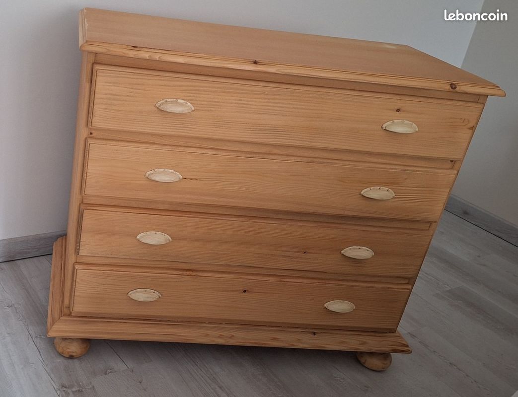 Commode (image 1)