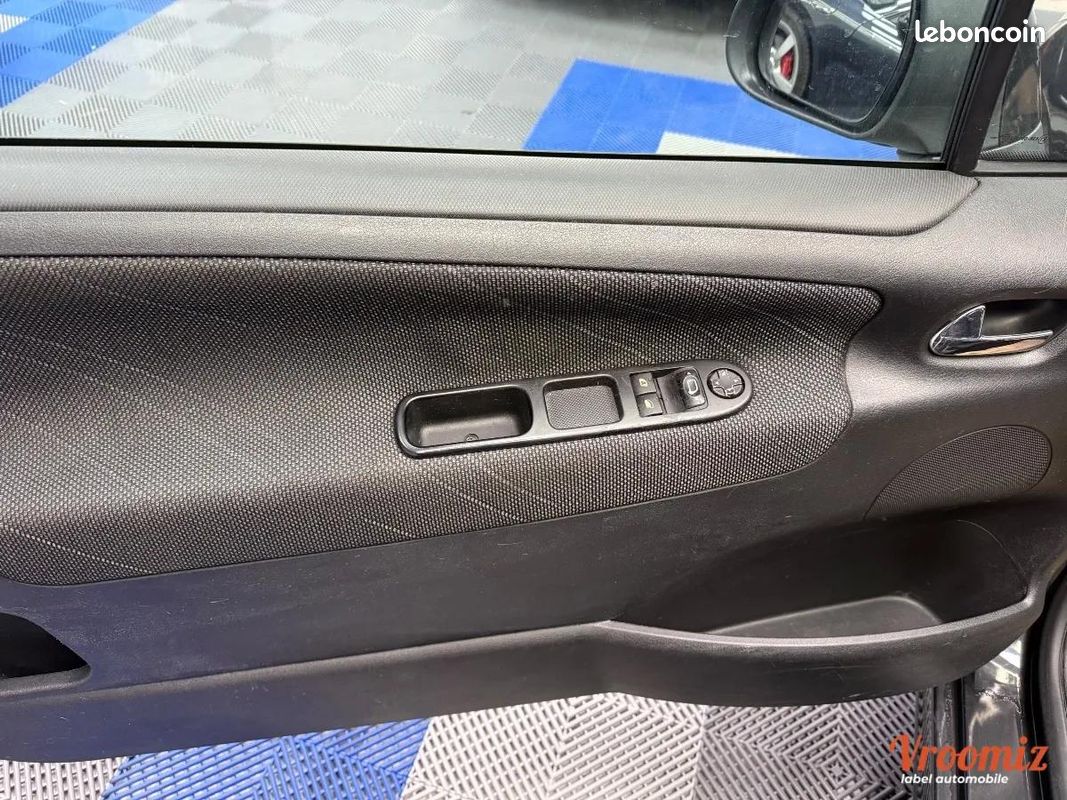 Peugeot 207 1.6 120 EXECUTIVE PACK 12 MOIS DE GARANTIE (image 8)