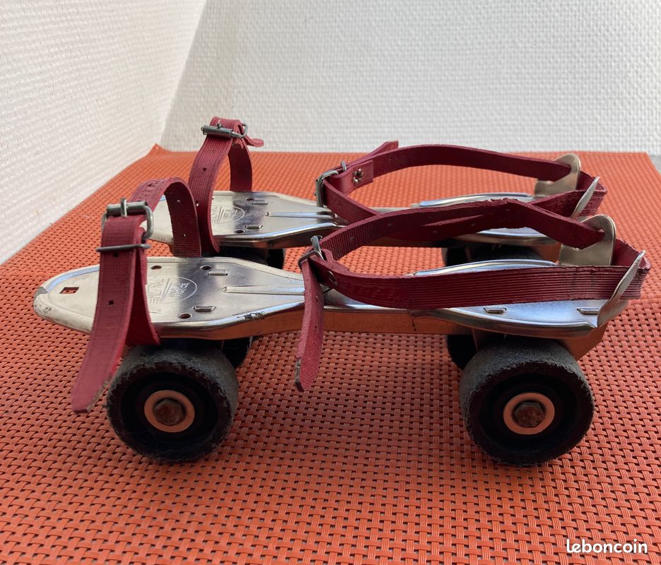 Patins a roulettes et protections coudieres & genouilleres