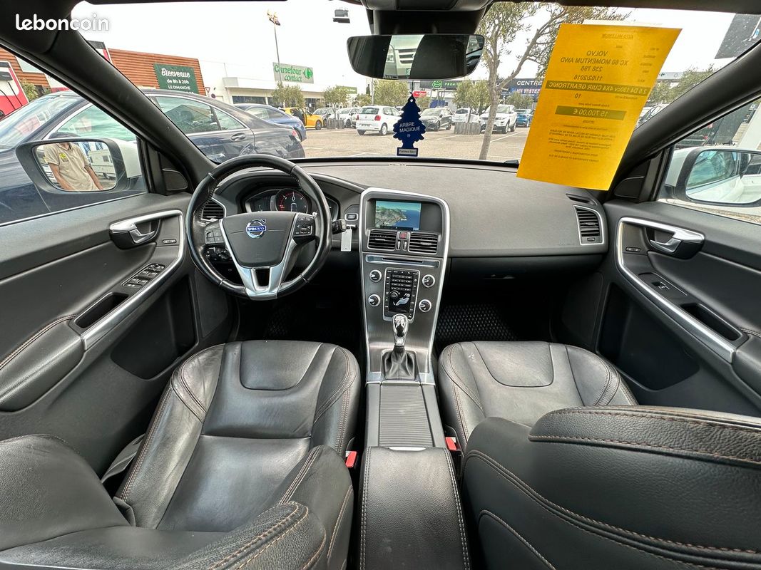 Volvo XC 60 2.0 D4 190cv Momentum AWD 4 pneus 4 saisons neufs disques et plaquettes AV neuves cuir caméra GPS Carnet d'entretien (image 7)