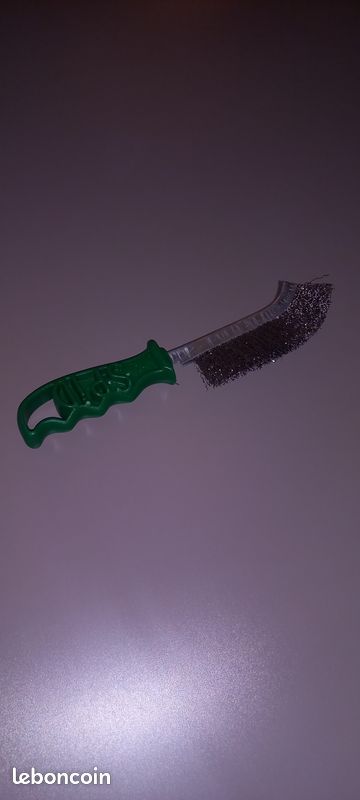Brosse à main métalique (image 1)