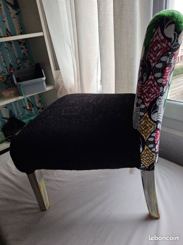 Chaise basse noire et wax n0 2 (image 4)