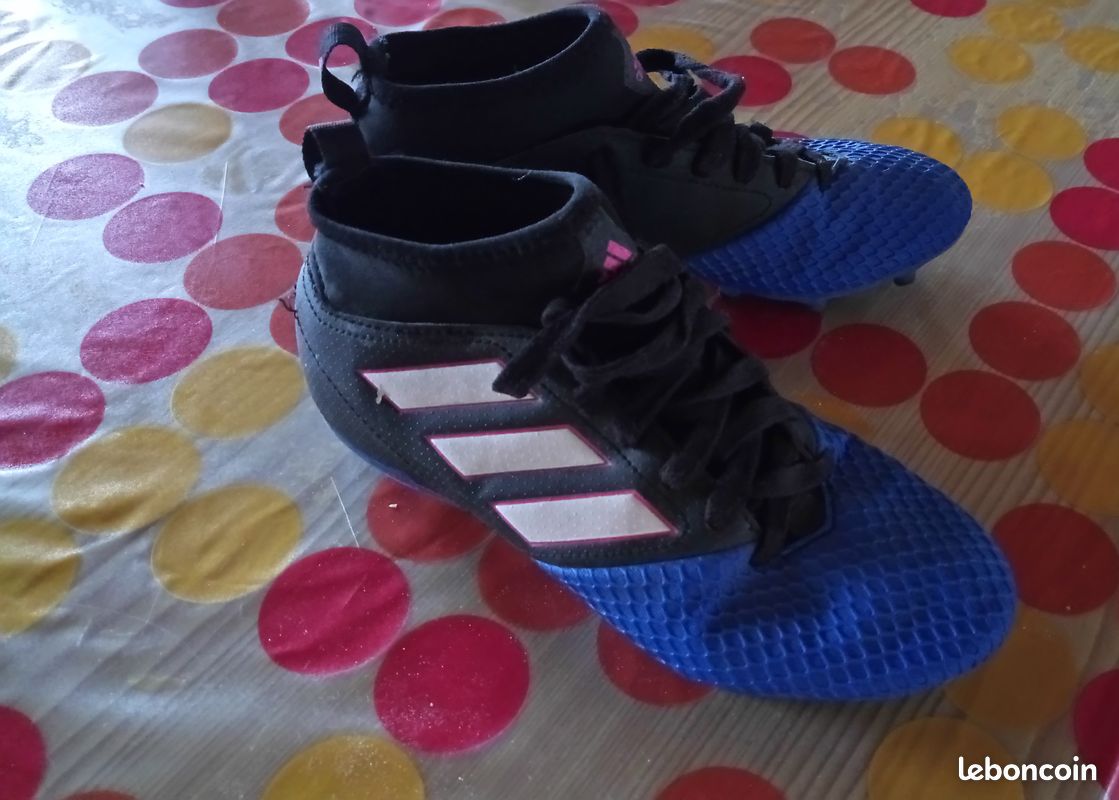 Chaussures de foot adidas (image 1)