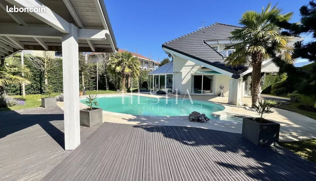 Maison 6 pièces 221 m² · à Arthaz-Pont-Notre-Dame · 221 m² · 980 000 €