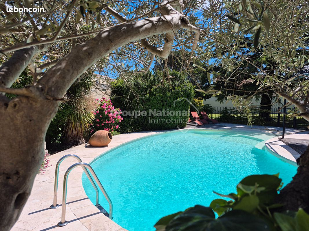 Maison 12 pièces 398 m² · à Eyragues · 398 m² · 1 090 000 €
