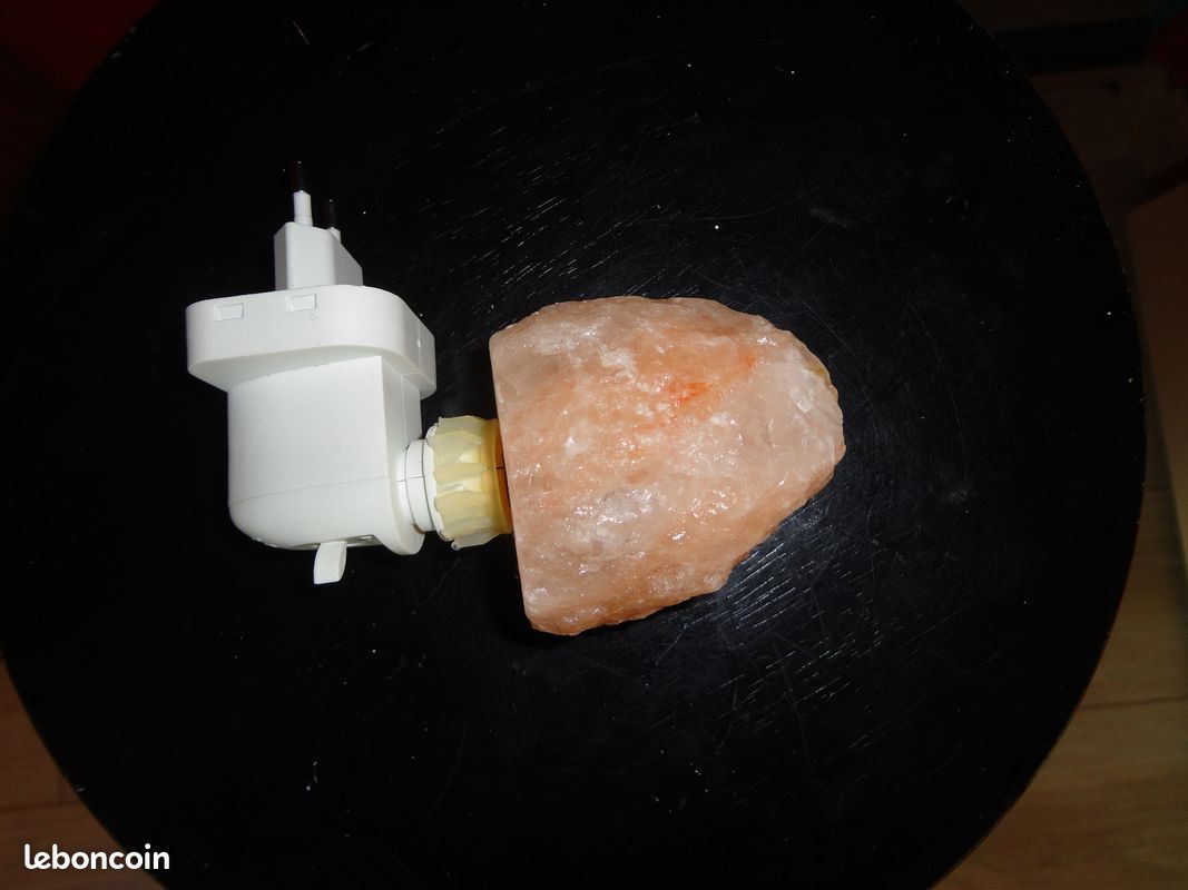 Veilleuse en cristal de sel de l'Himalaya (image 1)