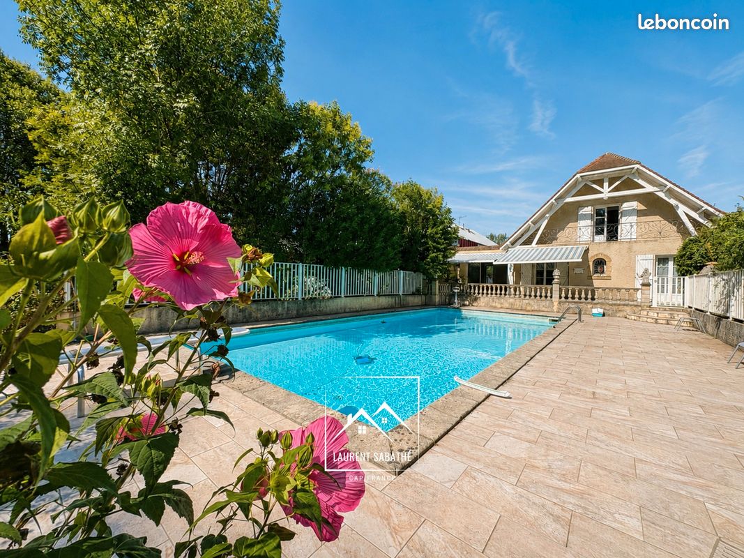 Maison 6 pièces 213 m² · à Pau · 213 m² · 395 000 €