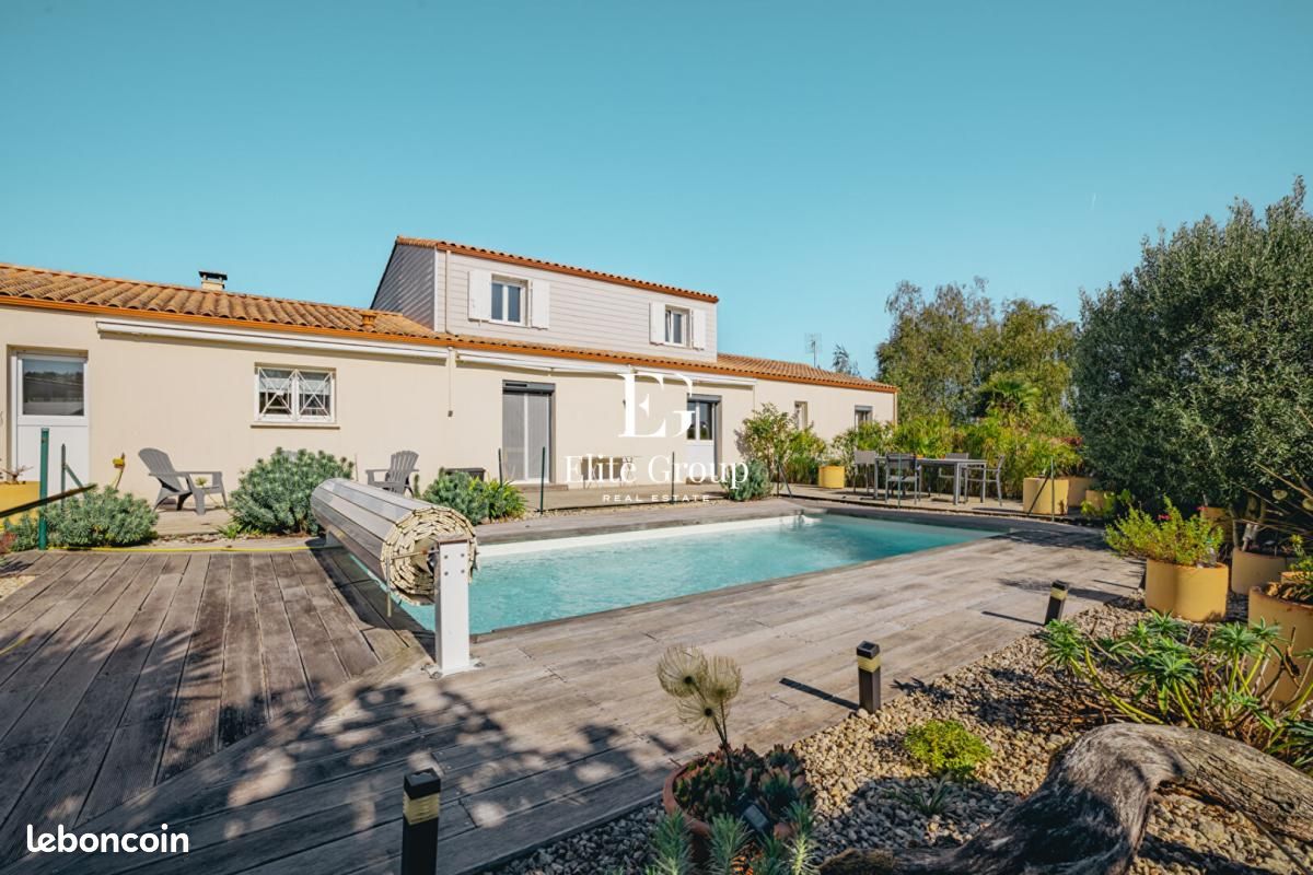 Maison 8 pièces 187 m² · à Rochefort · 187 m² · 461 100 €