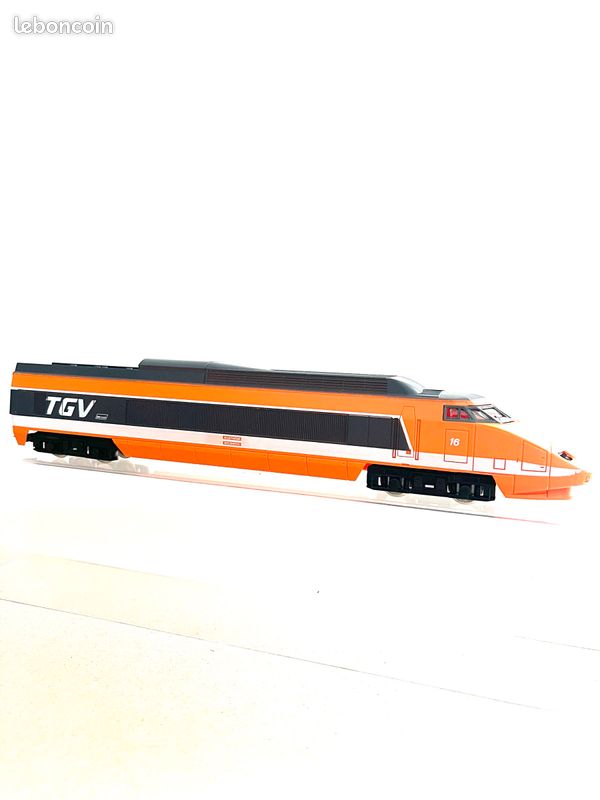 N° 1330/25 très belle fausse motrice de tgv sud est jouef comme neuve