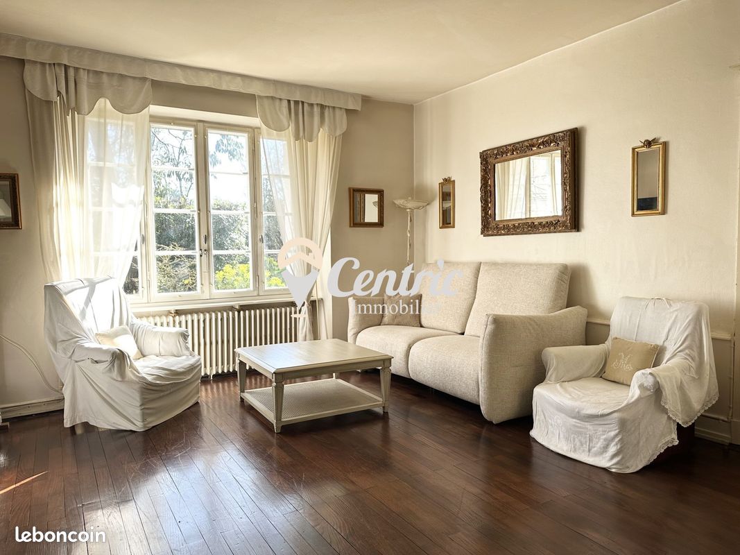 Maison 8 pièces 230 m² · à Bressuire · 230 m² · 246 000 €